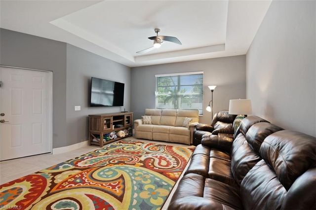 825 SE 5th PL, Cape Coral, FL 33990