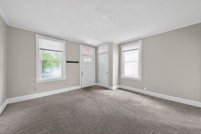 215 W 34th Street, Latonia, KY 41015