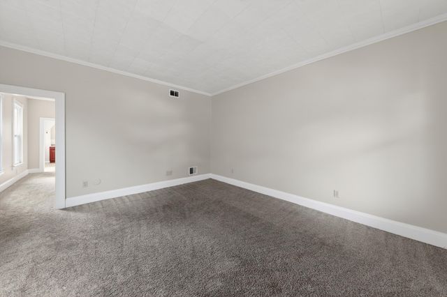 215 W 34th Street, Latonia, KY 41015