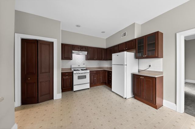 215 W 34th Street, Latonia, KY 41015