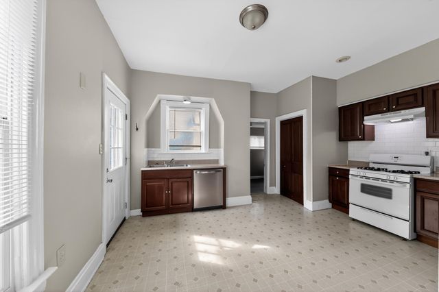 215 W 34th Street, Latonia, KY 41015
