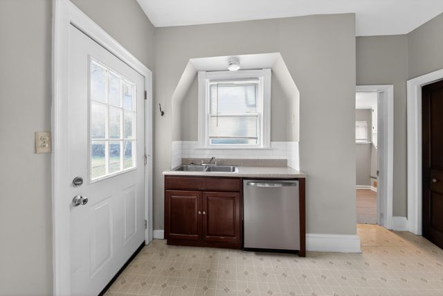 215 W 34th Street, Latonia, KY 41015