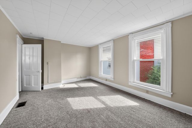 215 W 34th Street, Latonia, KY 41015