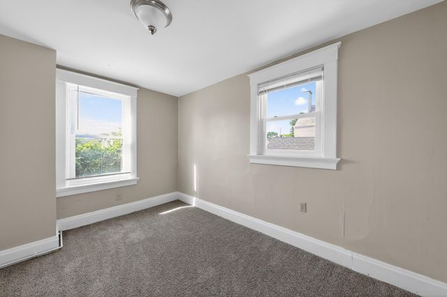 215 W 34th Street, Latonia, KY 41015