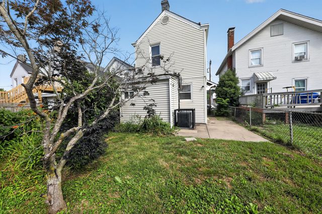 215 W 34th Street, Latonia, KY 41015