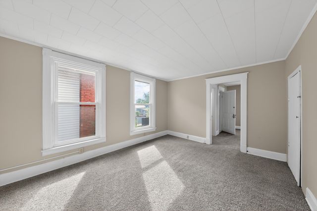 215 W 34th Street, Latonia, KY 41015