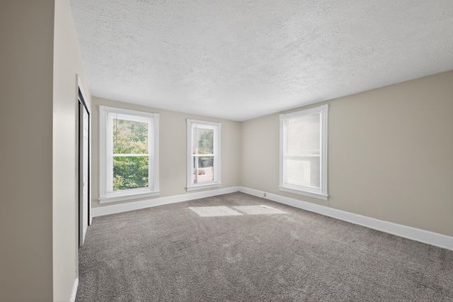 215 W 34th Street, Latonia, KY 41015