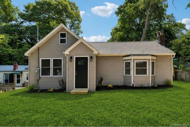 5 Kew Drive, Sound Beach, NY 11789