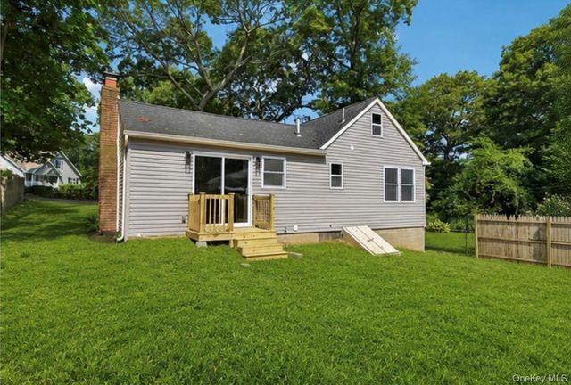 5 Kew Drive, Sound Beach, NY 11789