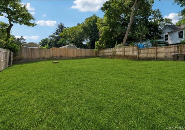 5 Kew Drive, Sound Beach, NY 11789