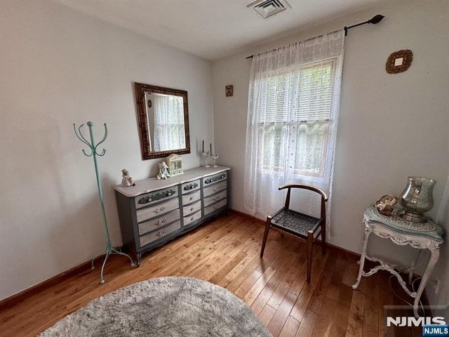 13 Oak Street, Wanaque, NJ 07420