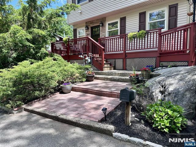 13 Oak Street, Wanaque, NJ 07420
