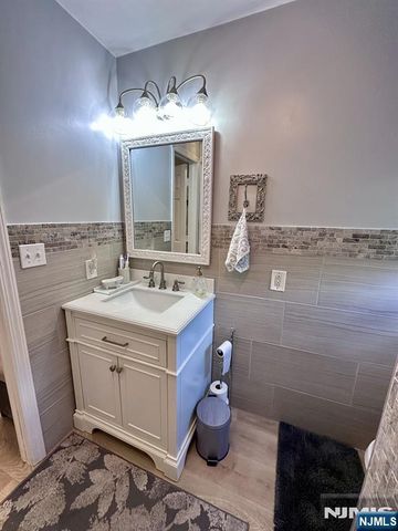 13 Oak Street, Wanaque, NJ 07420