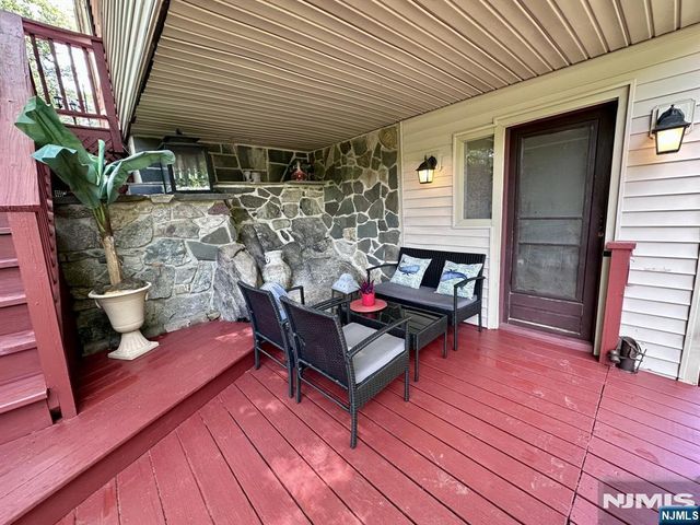13 Oak Street, Wanaque, NJ 07420