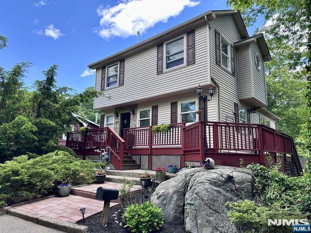 13 Oak Street, Wanaque, NJ 07420