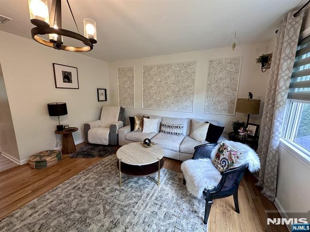 13 Oak Street, Wanaque, NJ 07420