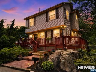 13 Oak Street, Wanaque, NJ 07420