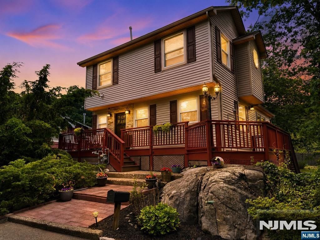 13 Oak Street, Wanaque, NJ 07420