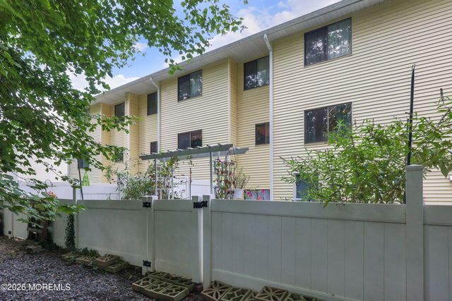 253 Clubhouse Drive, Middletown, NJ 07748