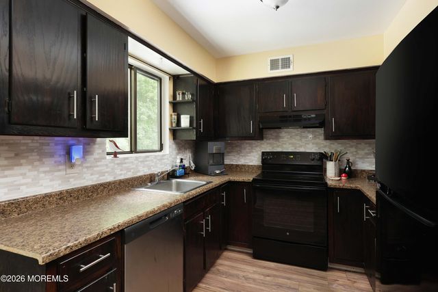 253 Clubhouse Drive, Middletown, NJ 07748