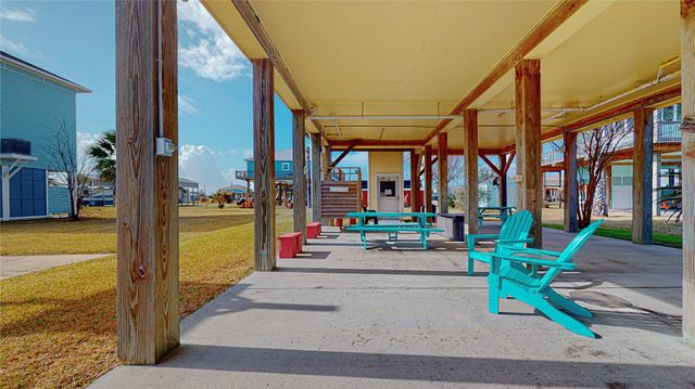 905 Sage Road, Crystal Beach, TX 77650