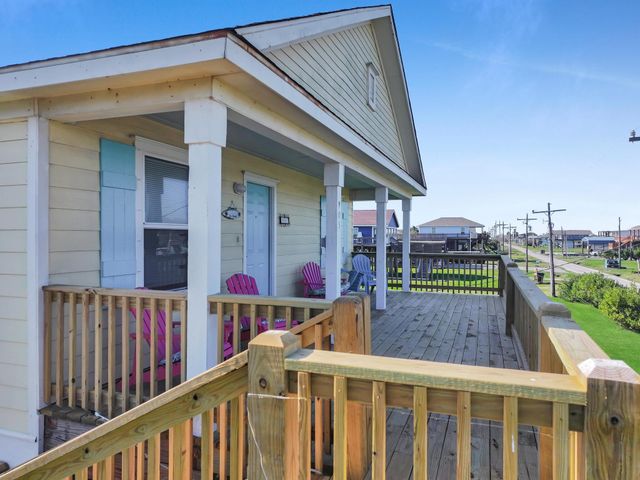 905 Sage Road, Crystal Beach, TX 77650