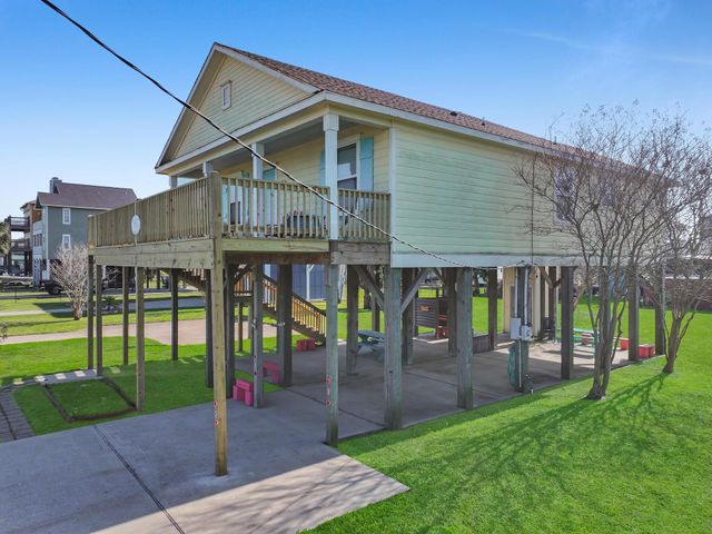 905 Sage Road, Crystal Beach, TX 77650