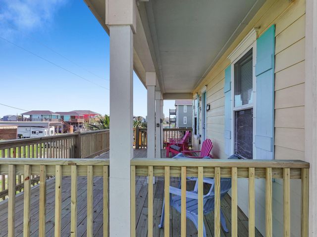 905 Sage Road, Crystal Beach, TX 77650