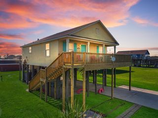 905 Sage Road, Crystal Beach, TX 77650
