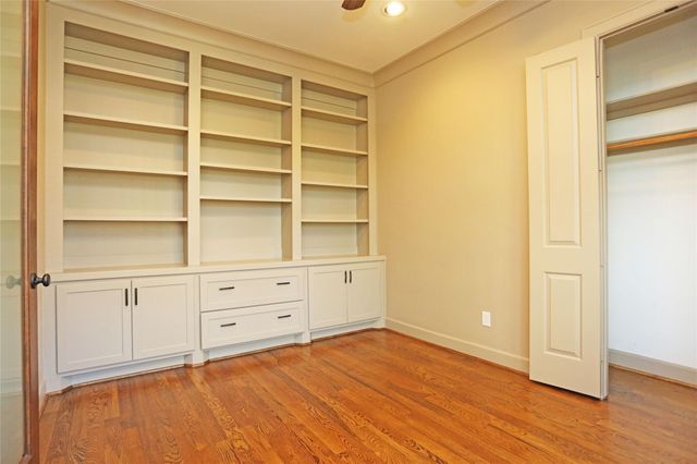 1611 Wakefield Drive, Houston, TX 77018
