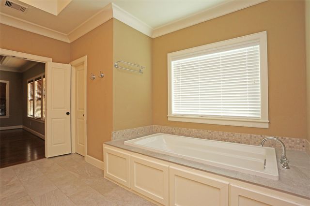 1611 Wakefield Drive, Houston, TX 77018