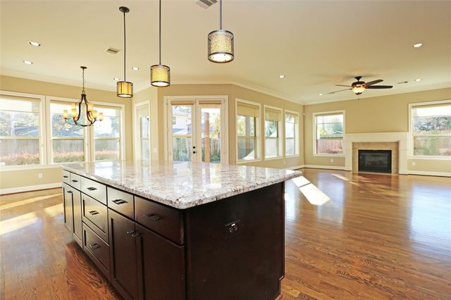 1611 Wakefield Drive, Houston, TX 77018