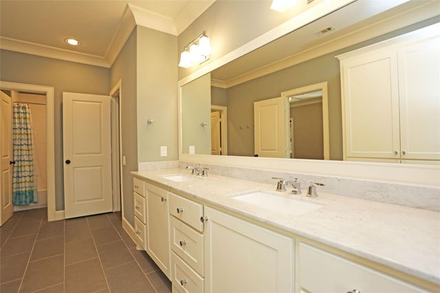 1611 Wakefield Drive, Houston, TX 77018