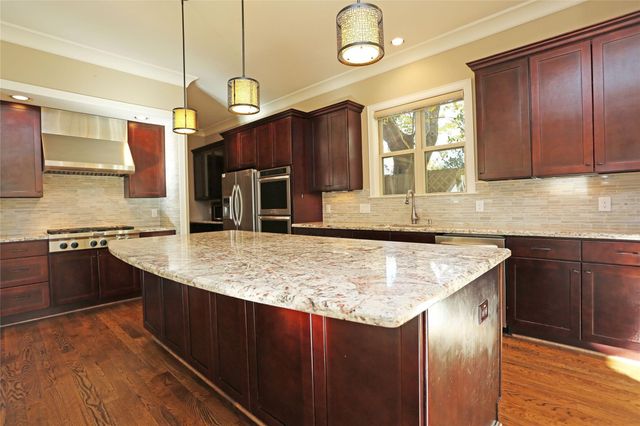 1611 Wakefield Drive, Houston, TX 77018
