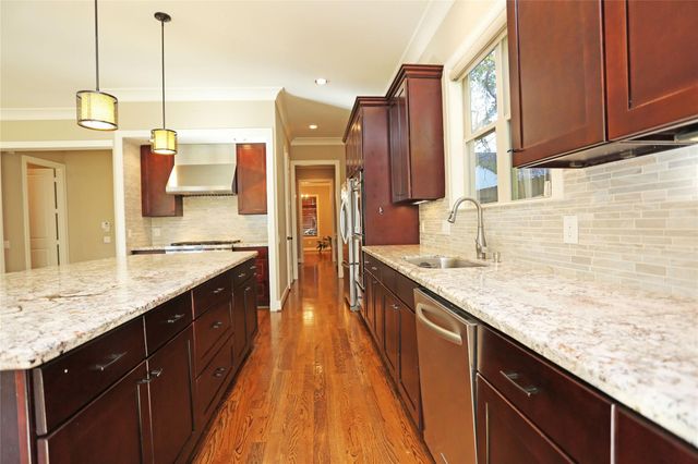 1611 Wakefield Drive, Houston, TX 77018