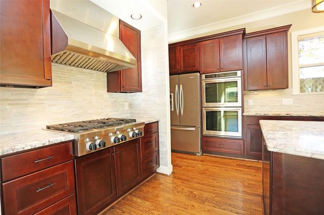 1611 Wakefield Drive, Houston, TX 77018