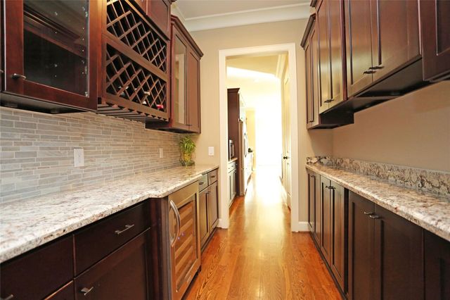 1611 Wakefield Drive, Houston, TX 77018