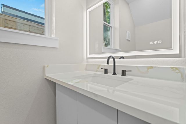 2412 Terry Street B, Houston, TX 77009