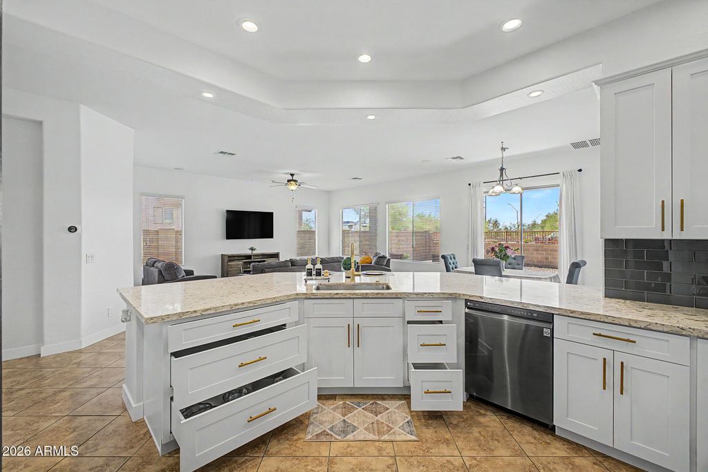Image 13 of property listing at 6423 W Silver Sage Lane, Phoenix, AZ 85083