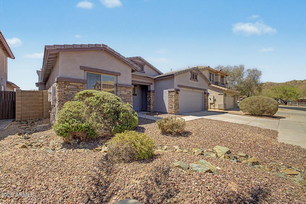 Image 2 of property listing at 6423 W Silver Sage Lane, Phoenix, AZ 85083