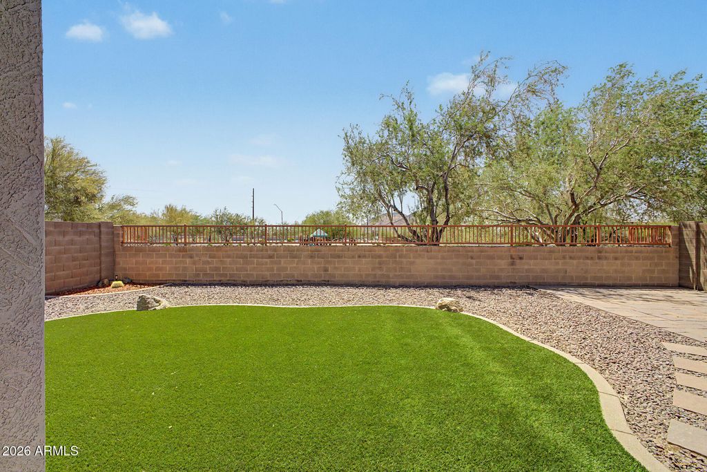 Image 34 of property listing at 6423 W Silver Sage Lane, Phoenix, AZ 85083