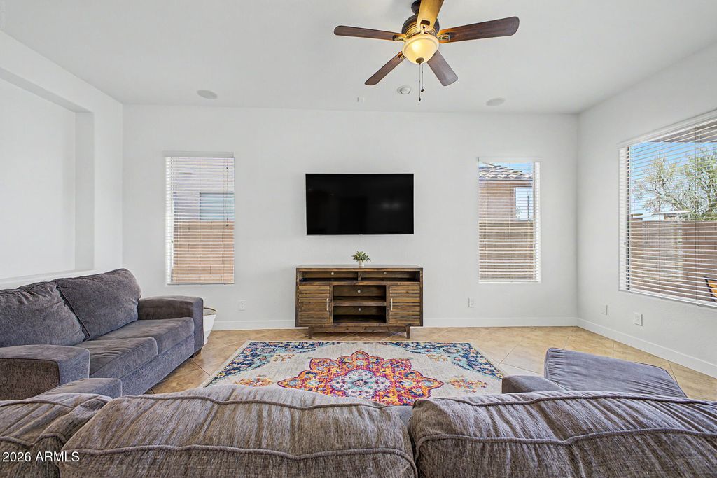 Image 6 of property listing at 6423 W Silver Sage Lane, Phoenix, AZ 85083