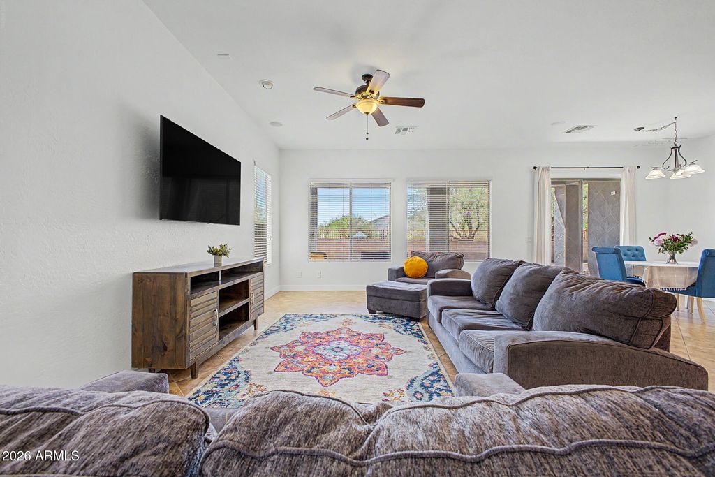 Image 7 of property listing at 6423 W Silver Sage Lane, Phoenix, AZ 85083