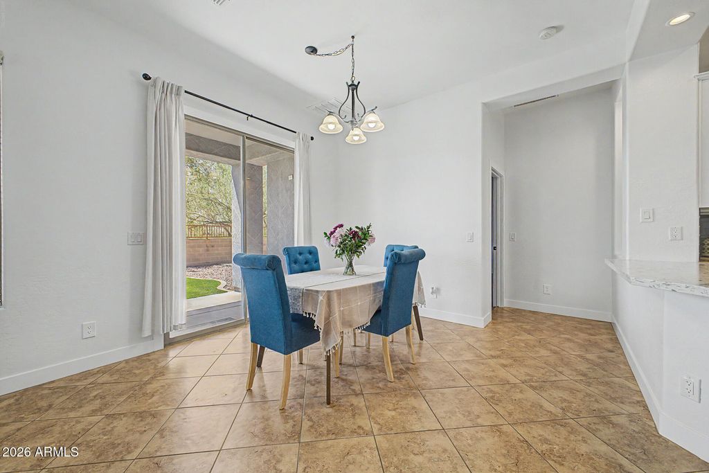 Image 9 of property listing at 6423 W Silver Sage Lane, Phoenix, AZ 85083