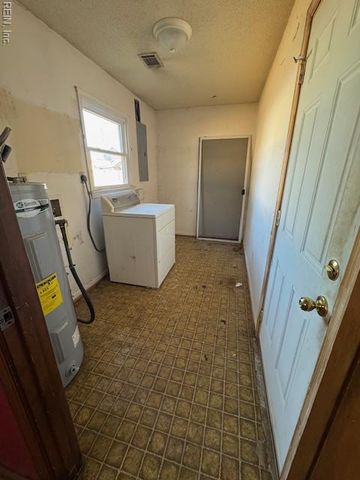 5880 Goolagong DR, Virginia Beach, VA 23464