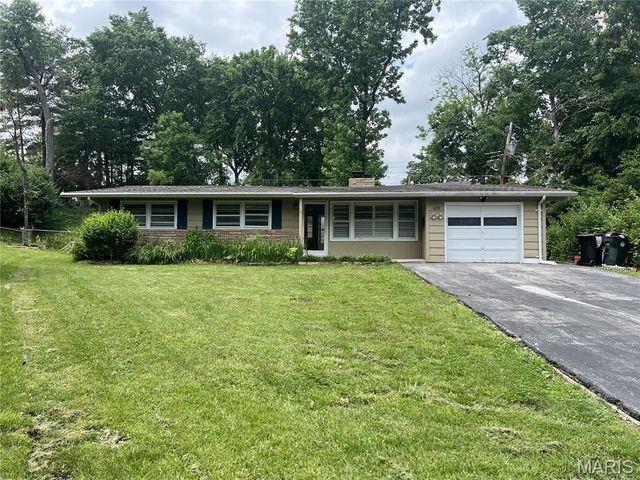 615 Crest Court, Kirkwood, MO 63122