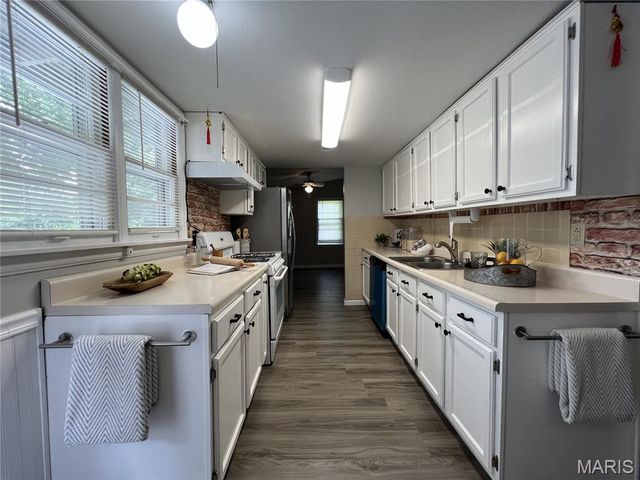 615 Crest Court, Kirkwood, MO 63122