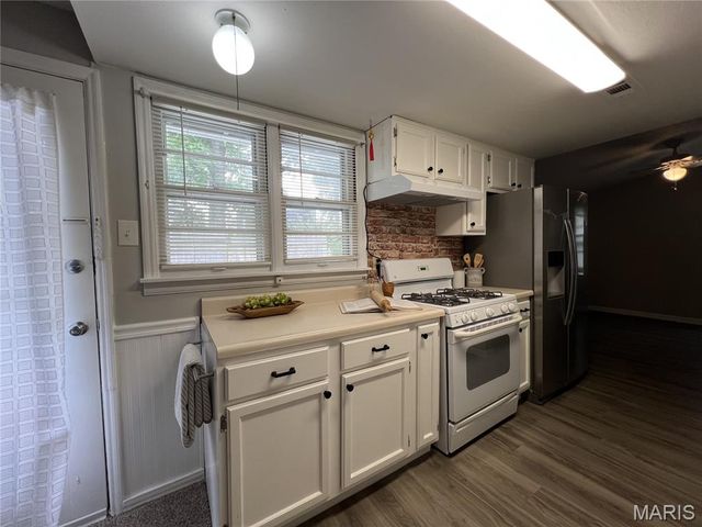 615 Crest Court, Kirkwood, MO 63122