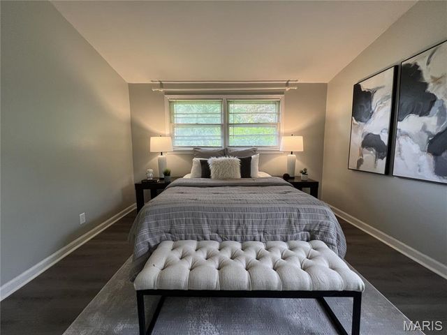 615 Crest Court, Kirkwood, MO 63122