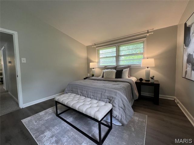 615 Crest Court, Kirkwood, MO 63122